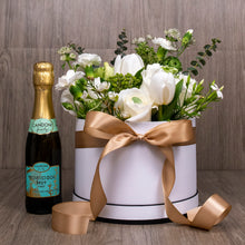 將圖片載入圖庫檢視器 白色花園